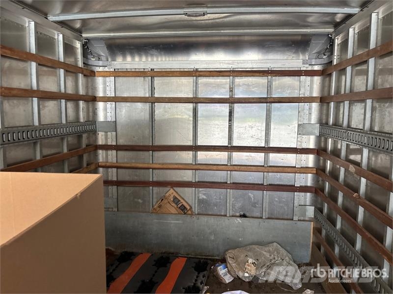 Hino 268 شاحنات ذات هيكل صندوقي