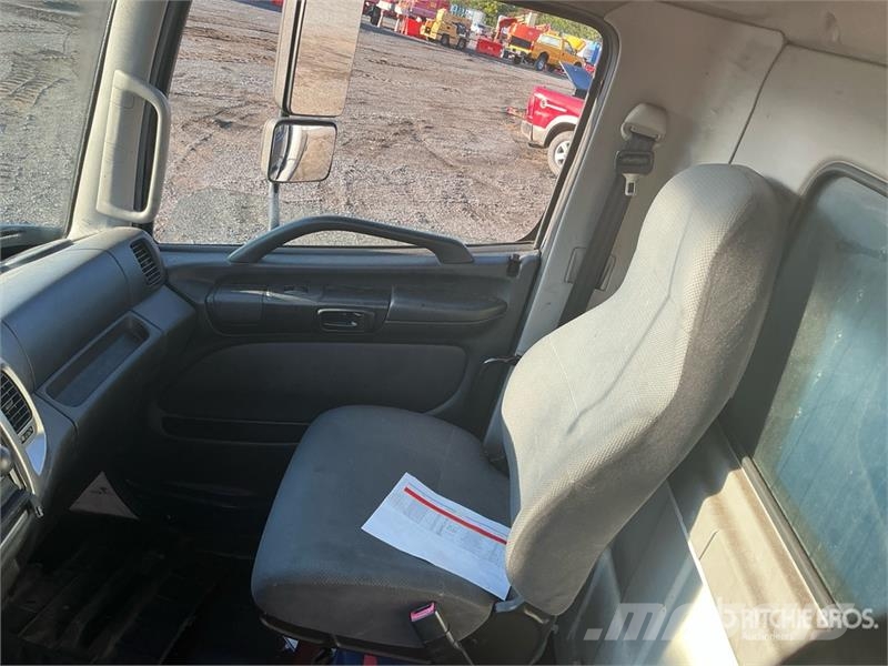 Hino 268 貨箱式卡車