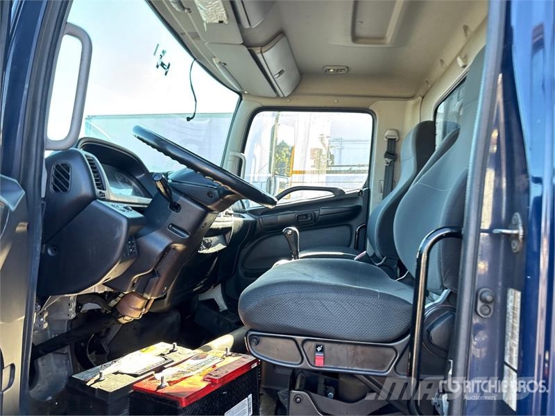 Hino 268 貨箱式卡車