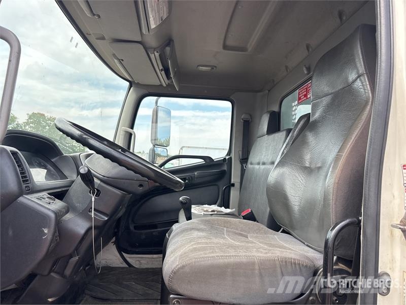 Hino 268 4x2 Flatbed Truck Lastbil med lad/Flatbed