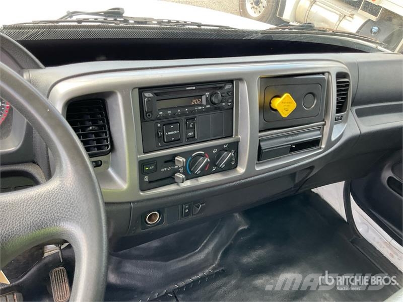 Hino 268A 4x2 Van Truck Kofferaufbau
