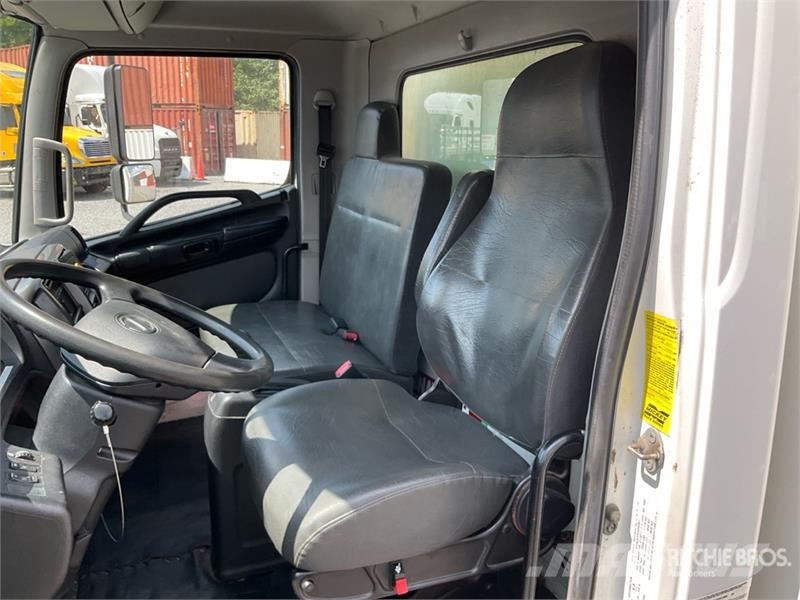 Hino 268A 4x2 Van Truck Kofferaufbau