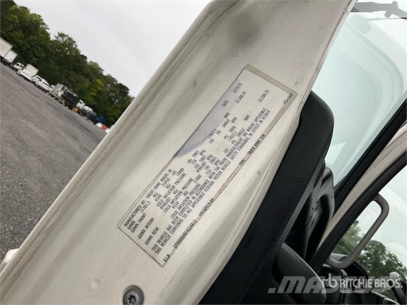 Hino 338 Bakwagens met gesloten opbouw
