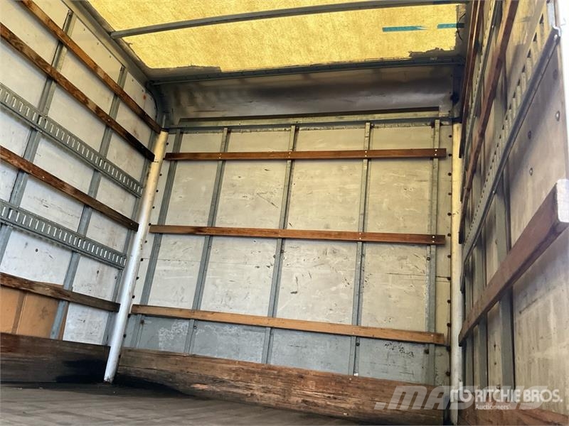 Hino 338 Bakwagens met gesloten opbouw