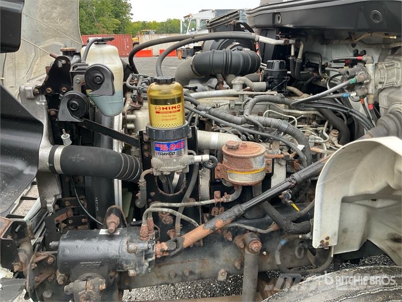 Hino 338 Bakwagens met gesloten opbouw