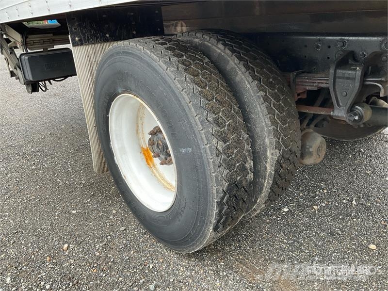 Hino 338 Bakwagens met gesloten opbouw