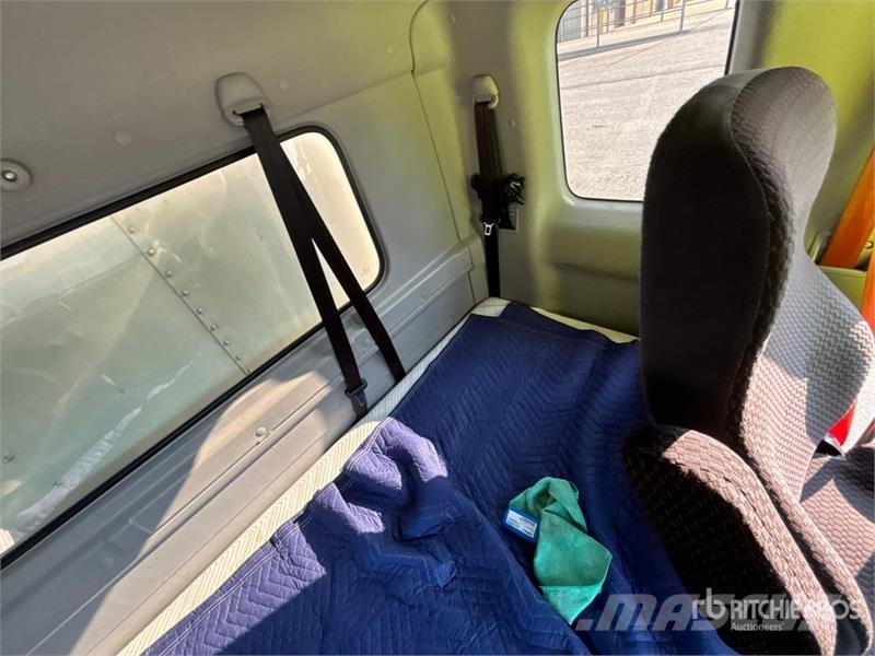 Hino L6 4x2 Sleeper Van Truck 탑차 트럭