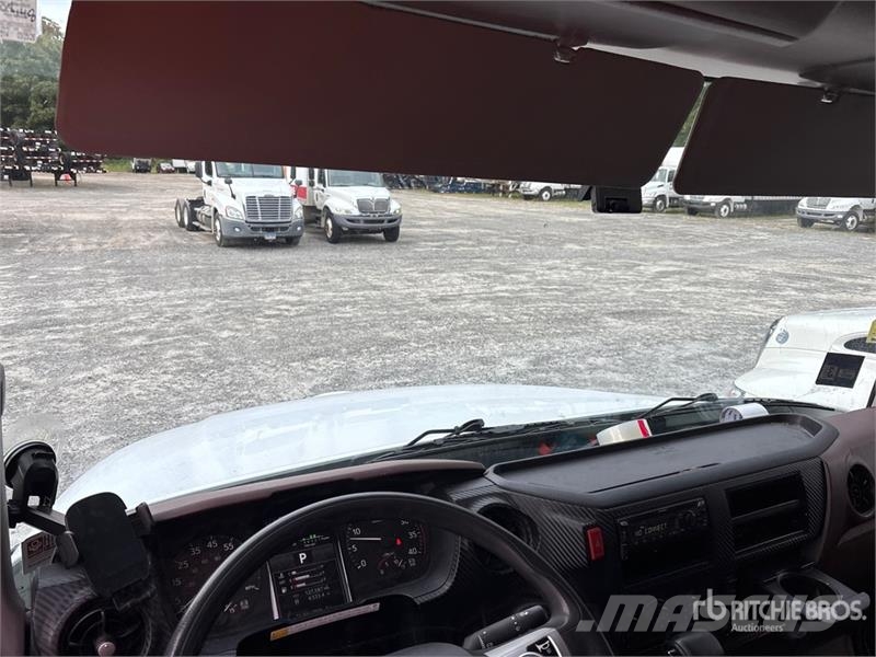 Hino L6 4x2 Van Truck Tovornjaki zabojniki