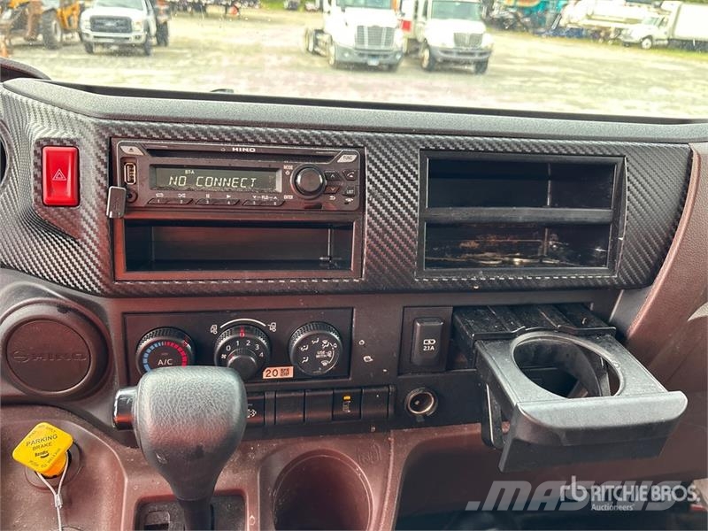 Hino L6 4x2 Van Truck Tovornjaki zabojniki