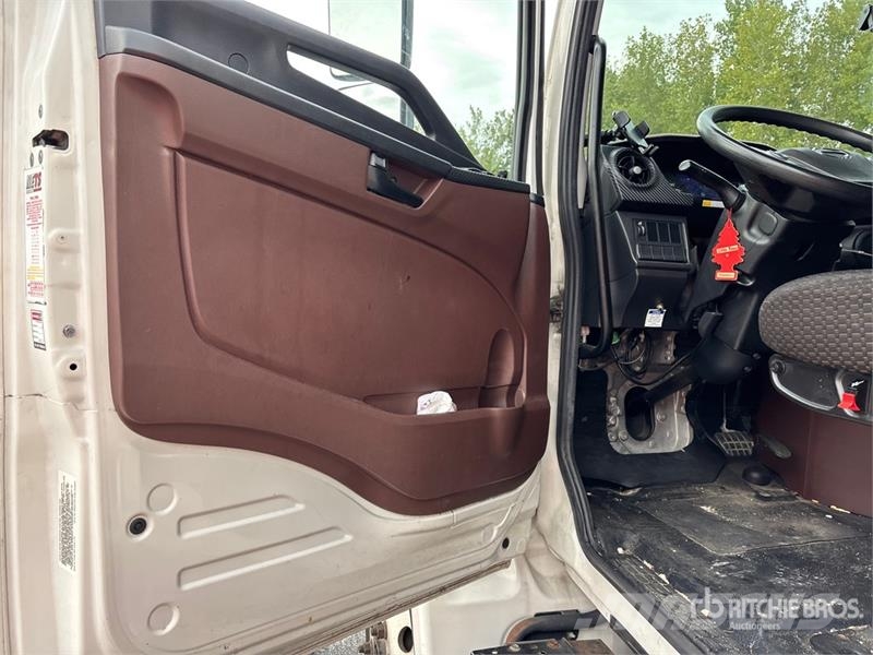 Hino L6 4x2 Van Truck Tovornjaki zabojniki