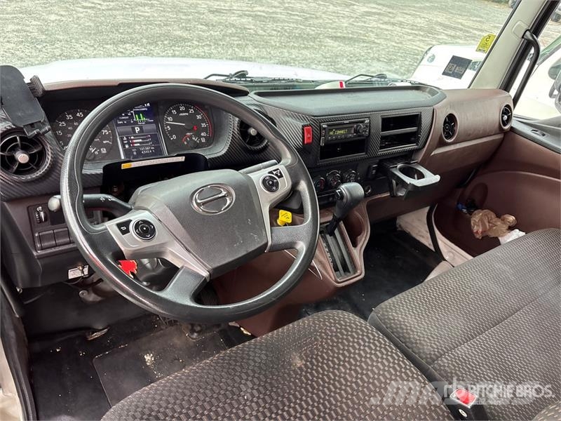 Hino L6 4x2 Van Truck Tovornjaki zabojniki
