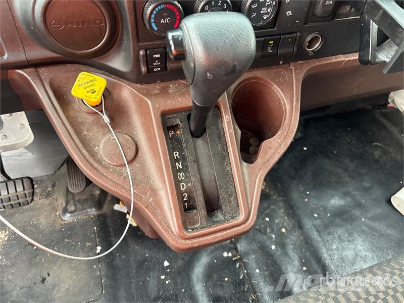 Hino L6 4x2 Van Truck Tovornjaki zabojniki