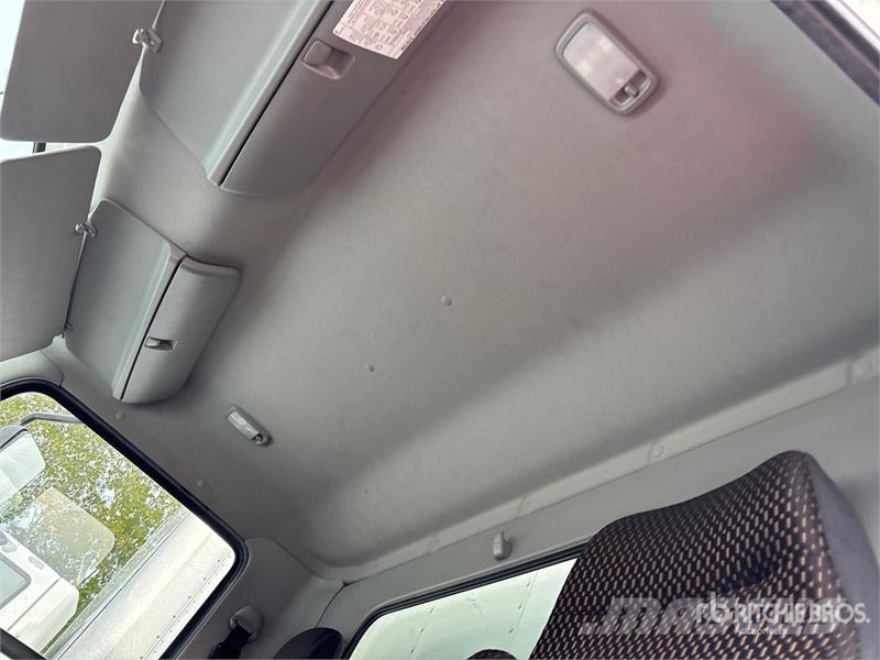 Hino L6 4x2 Van Truck Tovornjaki zabojniki