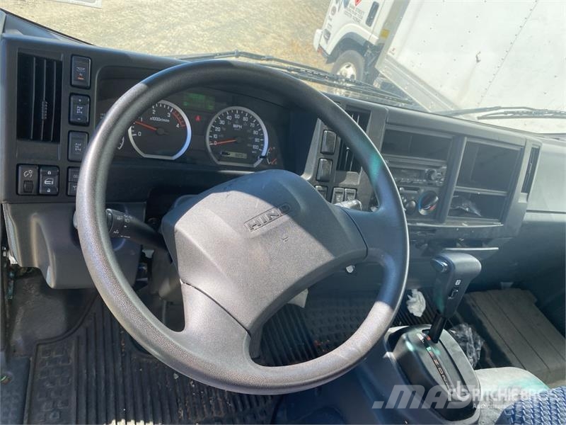 Hino S4 4x2 Van Truck Box trucks