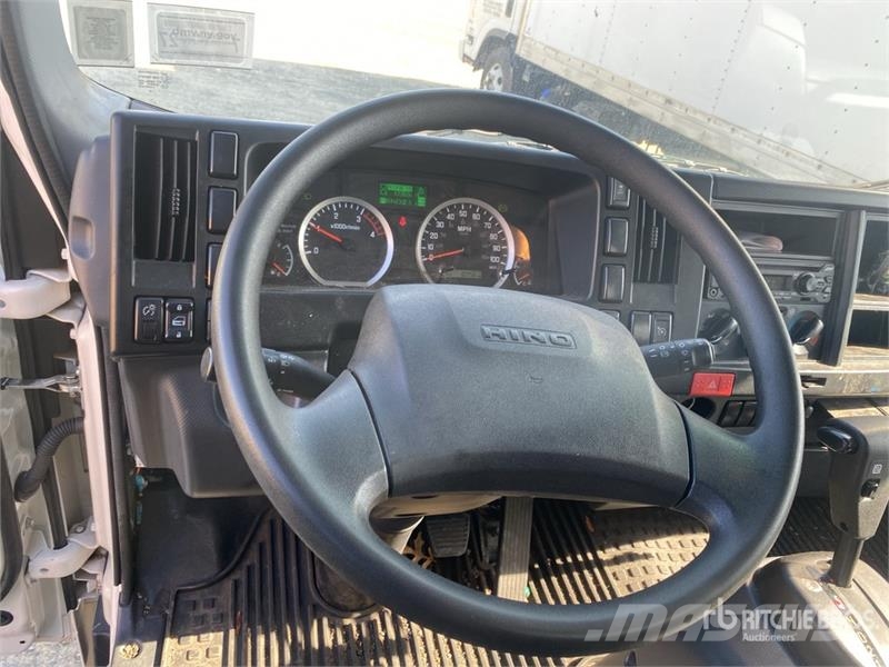 Hino S4 4x2 Van Truck Box trucks