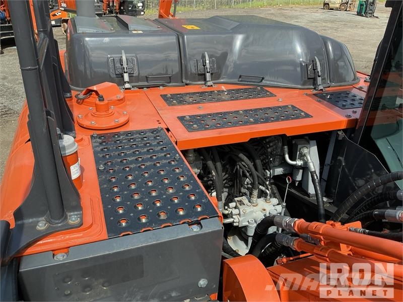 Purchase Hitachi ZX200-6 crawler excavators, Bid & Buy on Auction