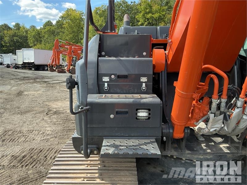 Purchase Hitachi ZX200-6 crawler excavators, Bid & Buy on Auction