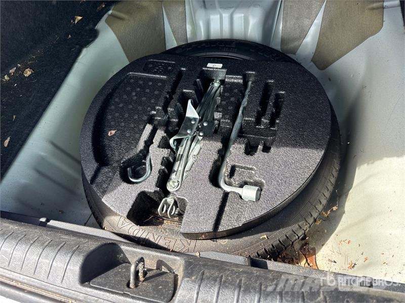 Honda Civic Hybrid Automobile (Inoperable) Avtomobili