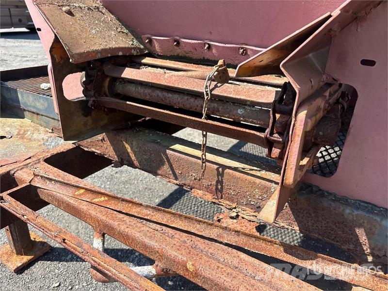 Hydraulic 12 x 8 Salt Spreader Kum ve tuz serpiciler