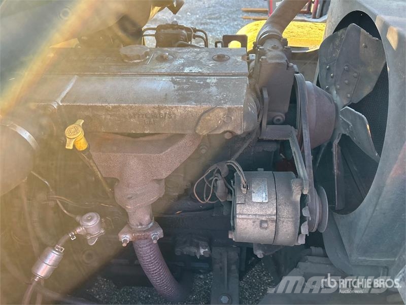 Hyster 155 15500 lb Cushion Tire Forklift شاحنات ذات رافعات شوكية - أخرى