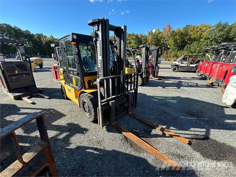 Hyundai 40L-7A 8325 lb Cushion Tire Forklift Carrelli elevatori-Altro