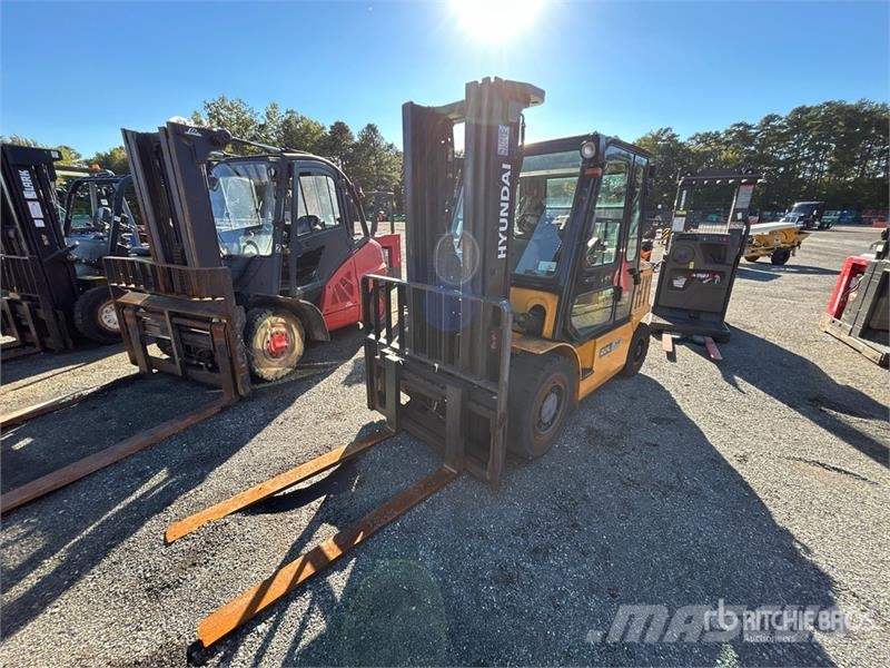 Hyundai 40L-7A 8325 lb Cushion Tire Forklift Carrelli elevatori-Altro
