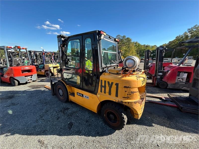 Hyundai 40L-7A 8325 lb Cushion Tire Forklift Carrelli elevatori-Altro