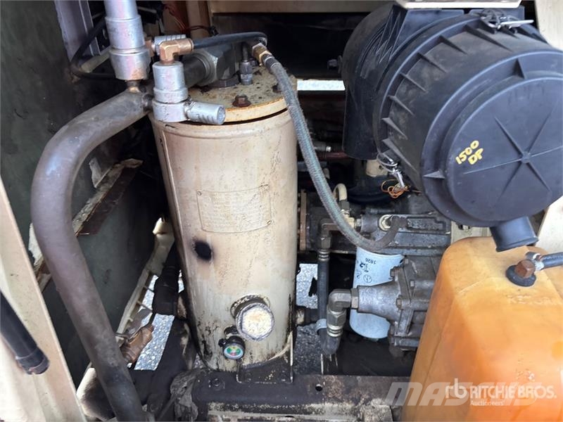Ingersoll Rand P1 85W JD Mobile Air Compressor (Inoperable) コンプレッサー