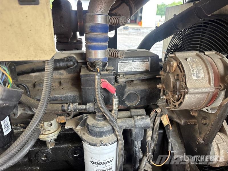 Ingersoll Rand XP375WIR 375 cfm Mobile Air Compressor Kompresori