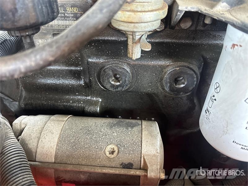 Ingersoll Rand XP375WIR 375 cfm Mobile Air Compressor Kompresori