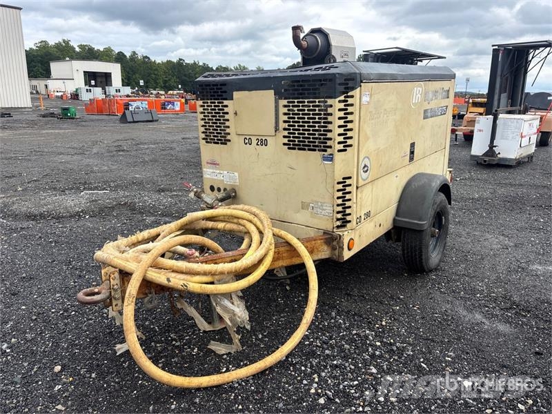 Ingersoll Rand XP375WIR 375 cfm Mobile Air Compressor Kompresori