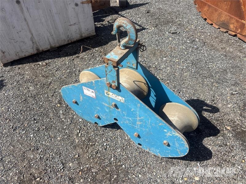 International 10000 lb Lifting Device Pacēlāju/krānu aprīkojums