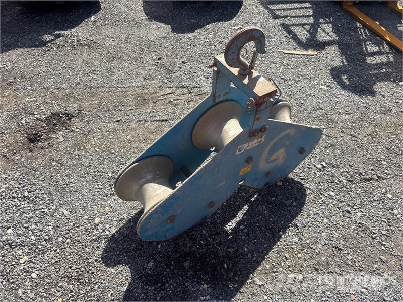 International 10000 lb Lifting Device Pacēlāju/krānu aprīkojums