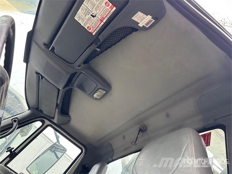 International 4300 Fahrzeug mit mobiler Bohranlage