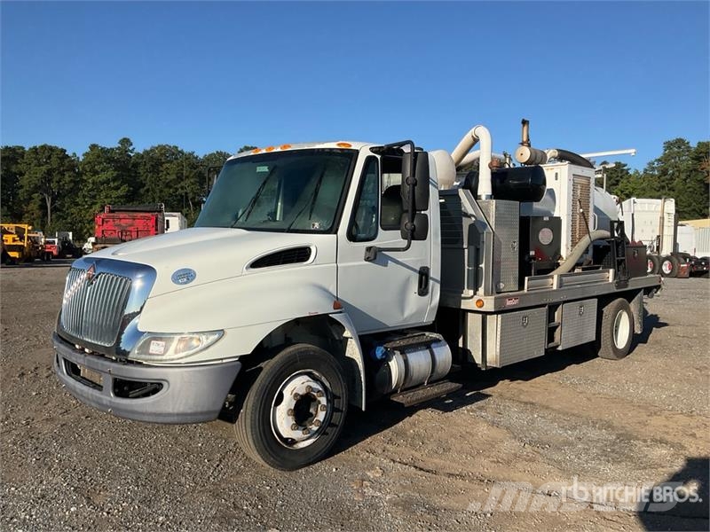 International 4300 Αποφρακτικά οχήματα