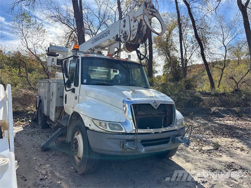 International 4300 Fahrzeug mit mobiler Bohranlage