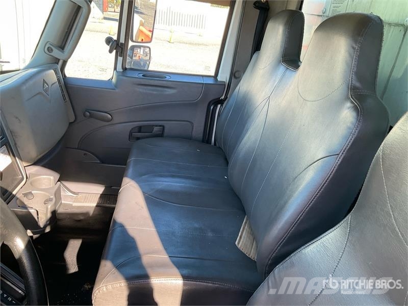 International 4300 貨箱式卡車