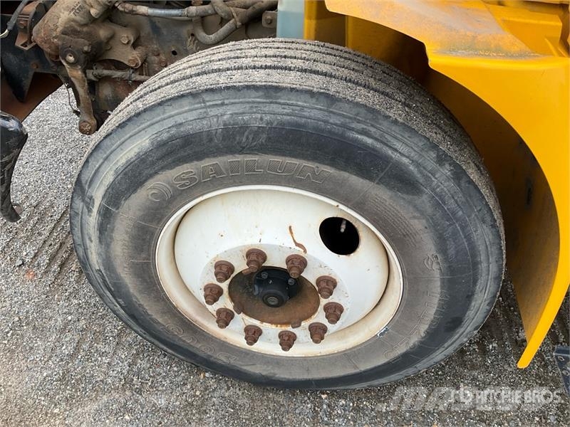 International 4300 Kombinētās vakumsūkņa mašīnas
