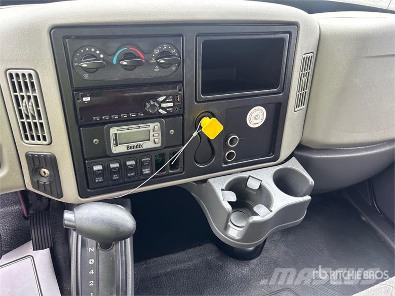International 4300 Skriňová nadstavba
