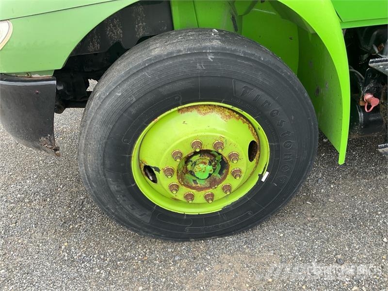 International 4300 タンカートラック