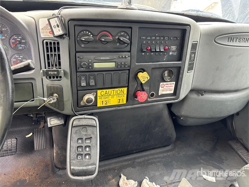 International 4300 Fahrzeug mit mobiler Bohranlage