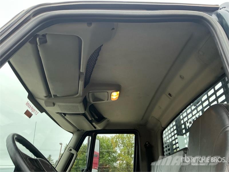 International 4300 多目的/汎用車両