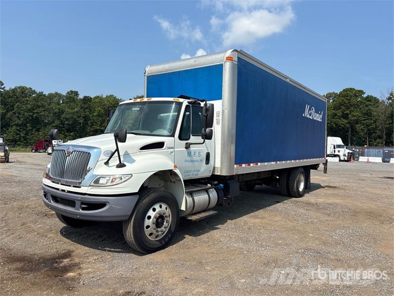International 4300 Camiones con caja de remolque