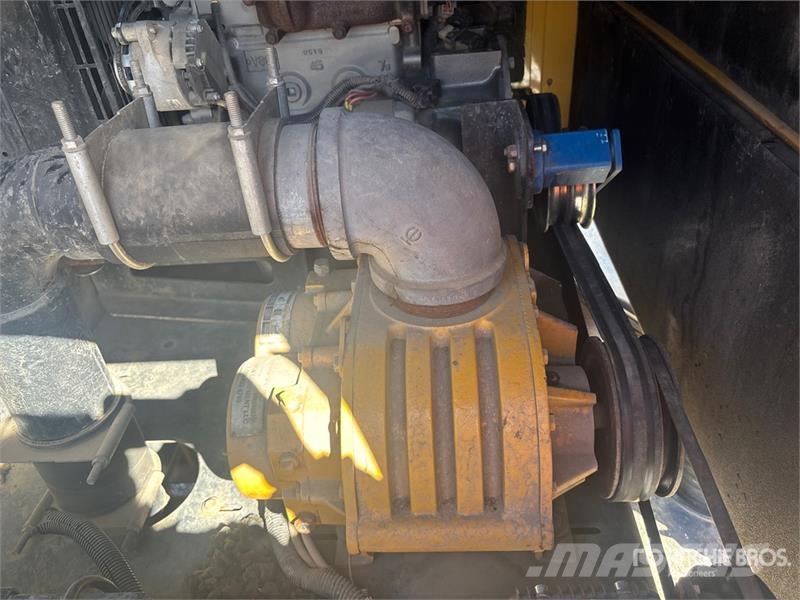 International 4300 شاحنات مزدوجة / خلخلة