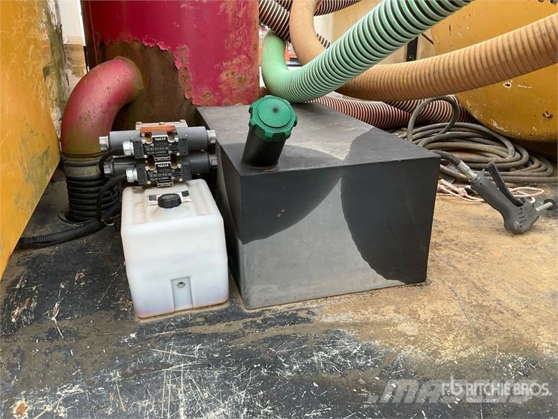 International 4300 Kombinētās vakumsūkņa mašīnas