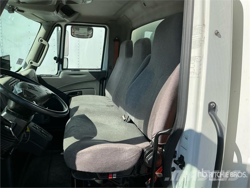 International 4300 Bakwagens met gesloten opbouw