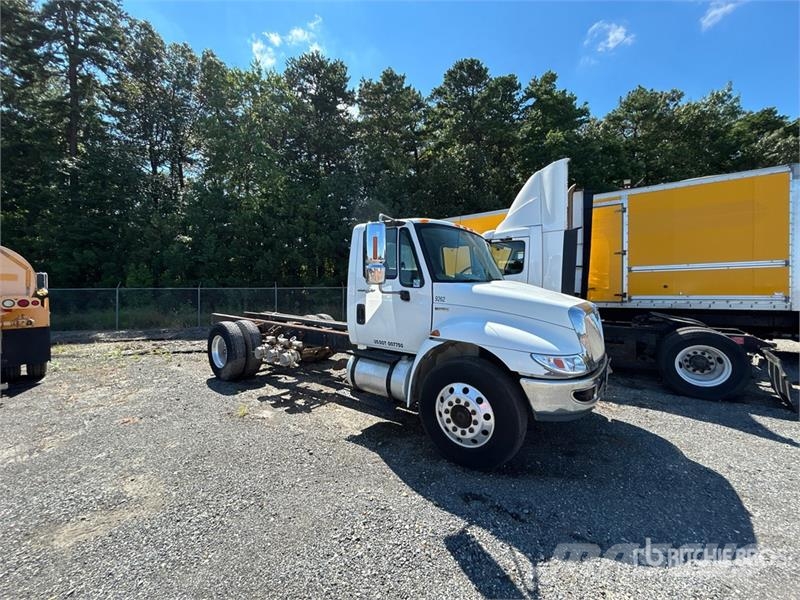 International 4300 Cabinas
