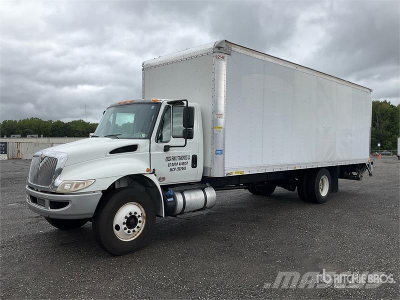 International 4300 Furgons