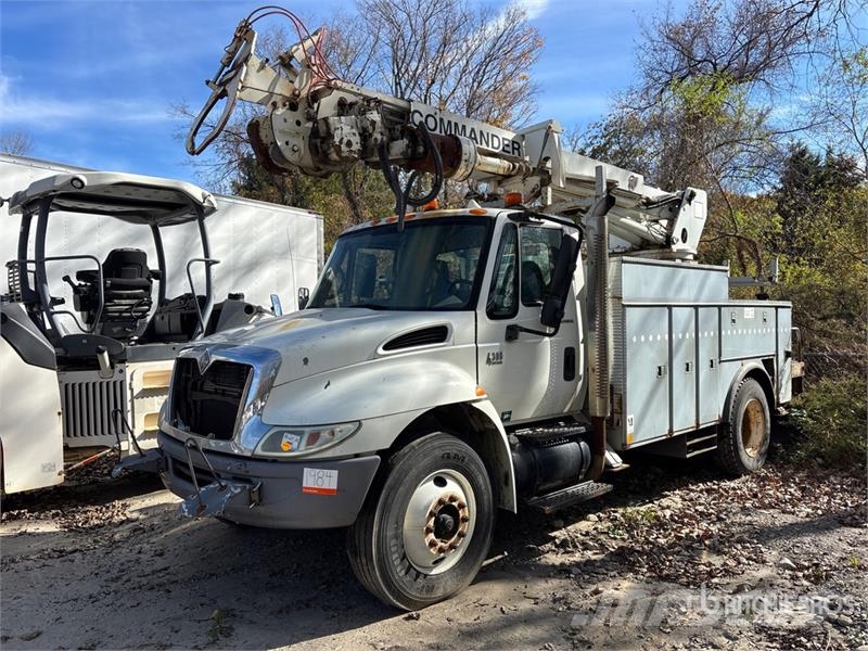 International 4300 Fahrzeug mit mobiler Bohranlage