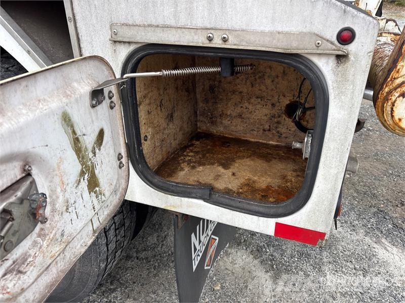 International 4300 Auto korpe